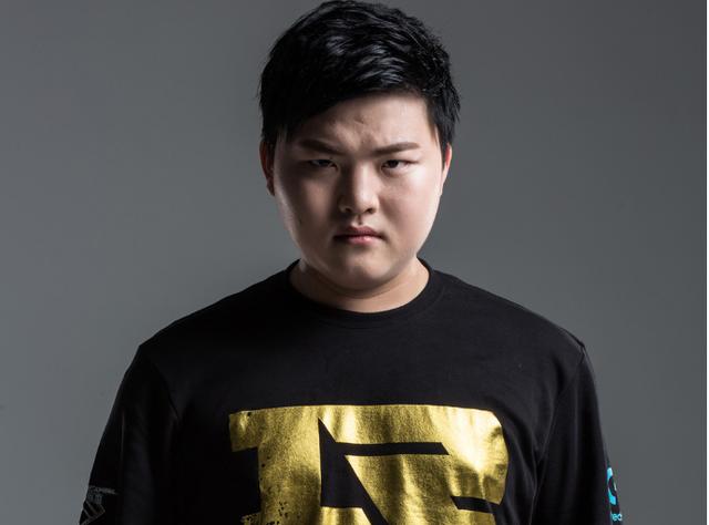 broky在 s1mple 的比赛中说道：“这些家伙真糟糕”